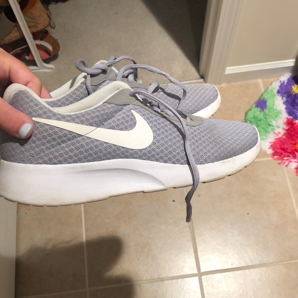 nike roshes - Picture 1 of 3